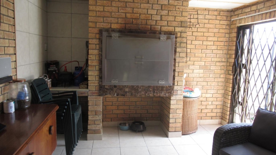 3 Bedroom Property for Sale in Viking Village Western Cape